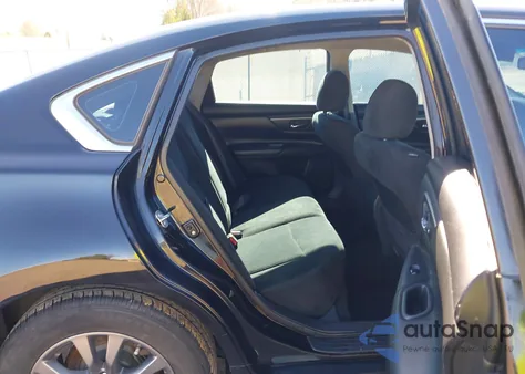 2015 Nissan Altima 2.5 S z USA, uszkodzony, nr VIN 1N4AL3AP2FC459228